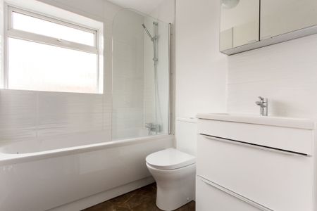 Princes Court, Princes Road, Weybridge, KT13 flat to rent - Photo 2