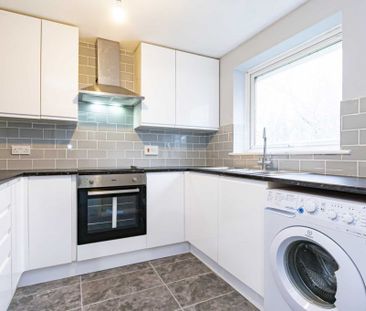 2 bed Flat for rent - Photo 4