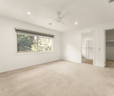 Family Living - Photo 2