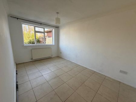 4 bedroom semi-detached bungalow to rent - Photo 3