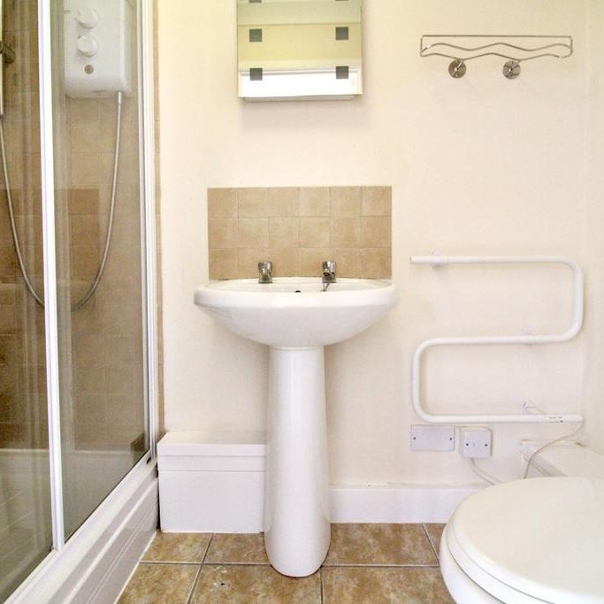 4 bedroom detached bungalow to rent - Photo 1