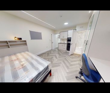 Room in a Shared House, Teignmouth Road, B29 - Photo 1