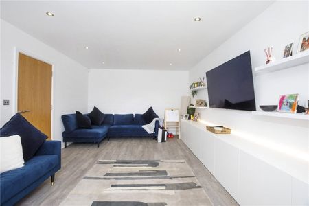 Stylish and contemporary five bedroom, three bathroom property in the desirable village of Green Hammerton. - Photo 5