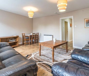 2 bedroom flat to rent - Photo 2