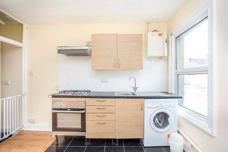 1 bedroom flat to rent - Photo 2