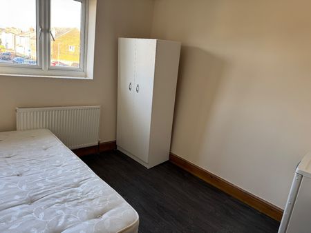 Room in a Shared House, Lansdowne Road, E11 - Photo 5