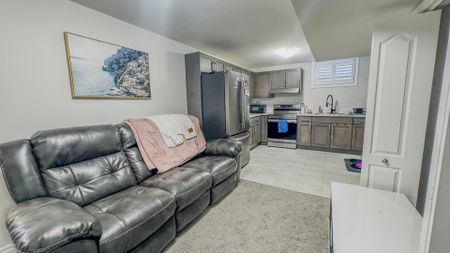 For Lease - 3 Oxford Terrace, St. Thomas, Ontario - Photo 2