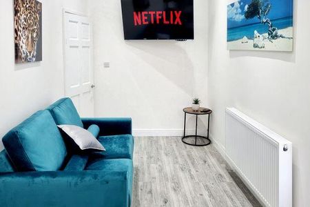 4 bedroom terraced house to rent - Photo 5