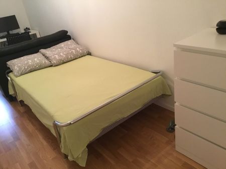 Inneboende/möblerat rum - kort period - Foto 3