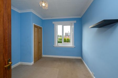 3 bedroom flat to rent - Photo 5