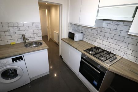 2 bedroom terraced house to rent - Photo 2