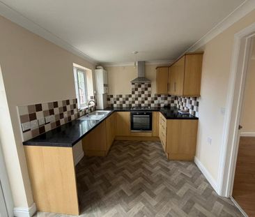 2 bedroom semi-detached house to rent - Photo 4