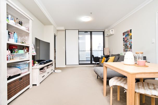 Modern High Level 2 Bedrooms Apartment Available For Lease!!! - Photo 1