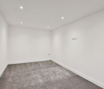 4 bedroom House To Let - Photo 3