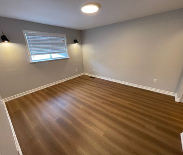 For Lease - 7 Burbank Pl (Main) Place, Barrie, Ontario - Photo 6