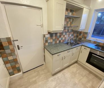 2 bedroom semi-detached house to rent - Photo 5