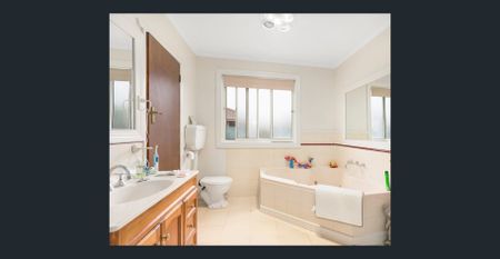 Charming Family Home in Alfredton – Perfectly Located! - Photo 4