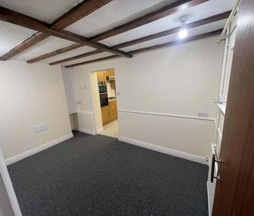 3 bedroom end of terrace house to rent - Photo 2