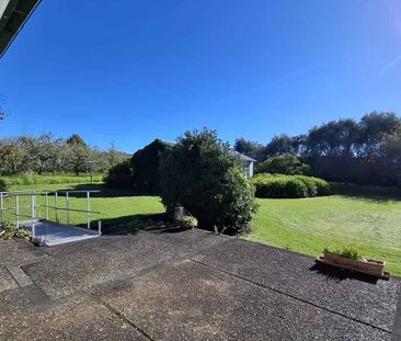 Fabulous Family Home with lots of garden to play in - Photo 4