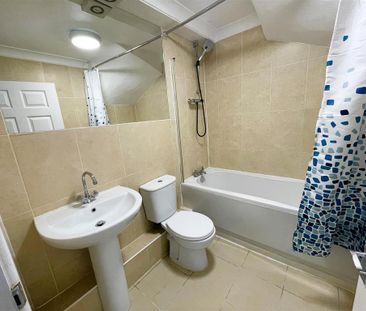 3 bedroom terraced house to rent - Photo 3