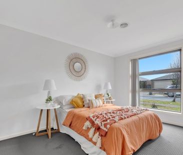 Modern Family Home for Comfortable Living - Photo 1