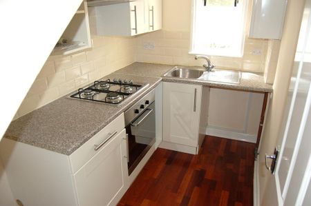 1 bedroom flat to rent - Photo 2