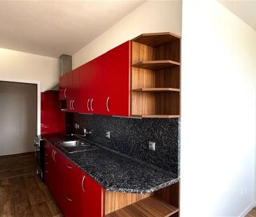 Pronájem bytu 3+1/L, sklep, po rekonstrukci - Fotografie 5