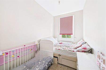 2 bedroom Flat in Rectory Road, Wokingham - Photo 2