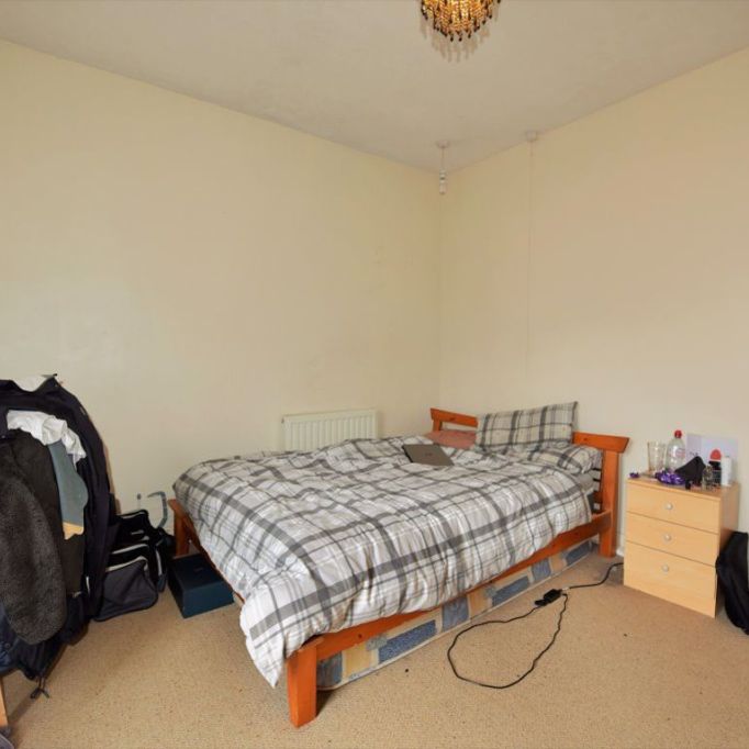 2 bedroom House in Chiswick Terrace, Leeds - Photo 1