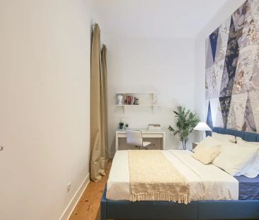 Room in a shared 7-bedroom apartment for rent in Lisbon, perfect for professionals or students - Photo 1