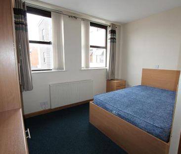 9 bedroom flat to rent - Photo 4