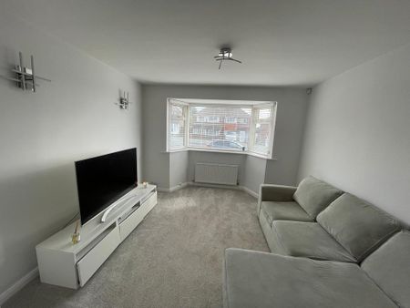 3 bedroom semi-detached house to rent - Photo 2