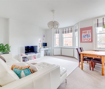 4 sharers can apply! A spacious four double bedroom first and secon... - Photo 3