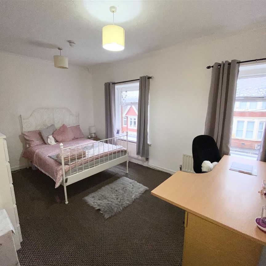 House - End Terrace For Rent Gwyn Street, Pontypridd - Photo 1