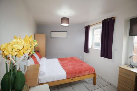 1 bedroom in a house share to rent - Photo 2