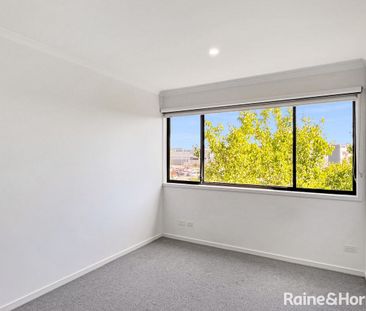 Newly Renovated 2 Bedroom Apartment In The Heart Of Gungahlin - Photo 2