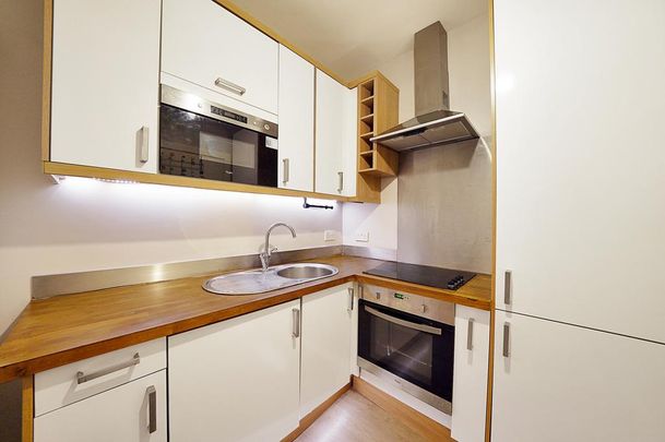 Studio to rent - Photo 1