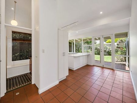 Character Home in Prime Rose Park Location - Photo 5