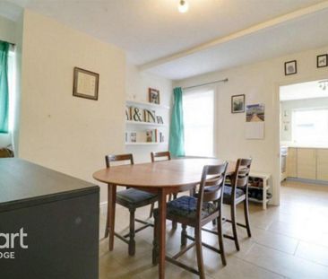2 bedroom semi-detached house to rent - Photo 3