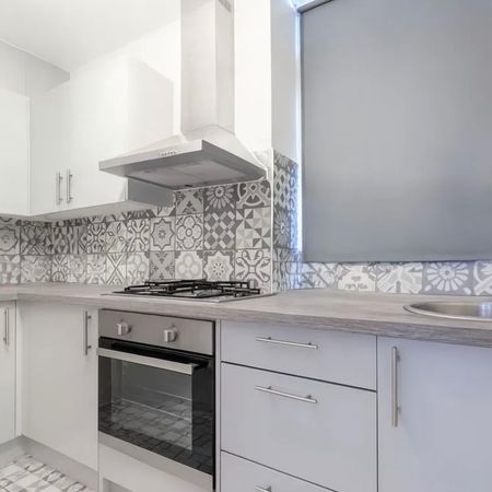 Studio Flat, Dorset St, W1U - Photo 3