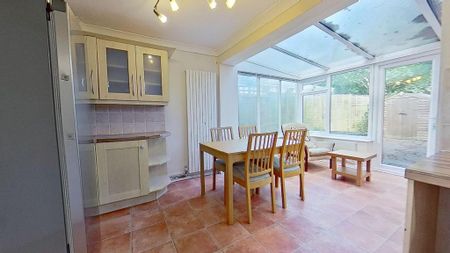 4 bedroom semi-detached house to rent - Photo 5