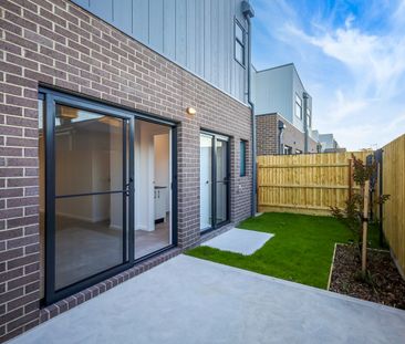 34 Cinnamon Drive, Cranbourne East VIC 3977 - Townhouse For Rent | ... - Photo 2