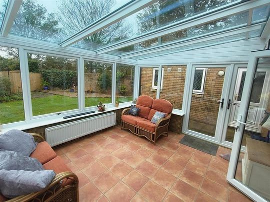 4 bedroom detached bungalow to rent - Photo 1