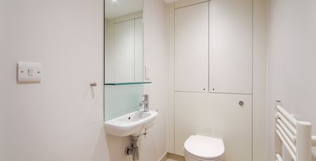 2 bedroom, 2 bathroom penthouse on a prestigious garden square in Marylebone. Great location, Top floor, lift access, wooden floors. Unfurnished. - Photo 5
