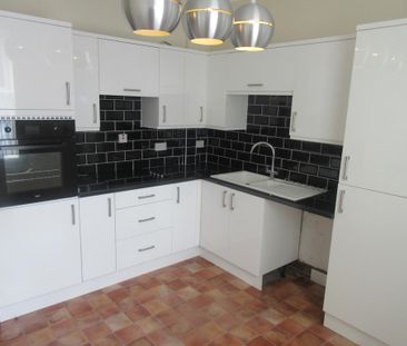 2 bedroom terraced house to rent - Photo 5