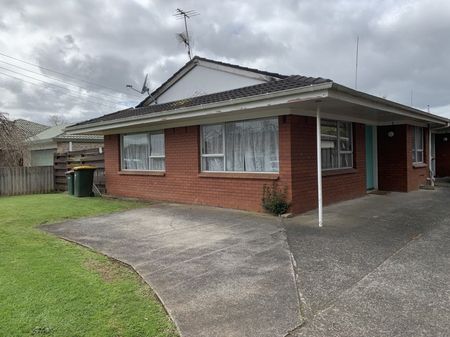 Cozy 2 Bedroom 1 Bathroom Unit - Photo 5