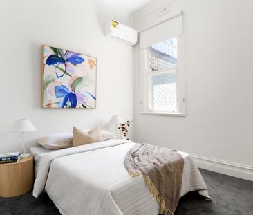 Trendy terrace with inner-city ease - Photo 2