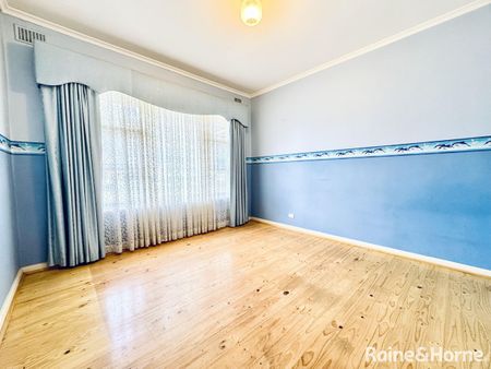 Spacious Family Home in Prime Rostrevor Location - Photo 2