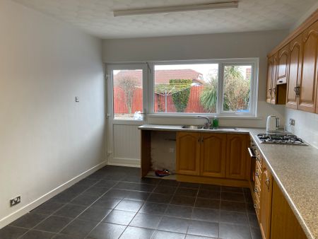 42 Dunsuivnish Ave, Portstewart, BT55 7EP - Photo 5