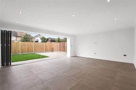 5 bedroom detached house to rent - Photo 2